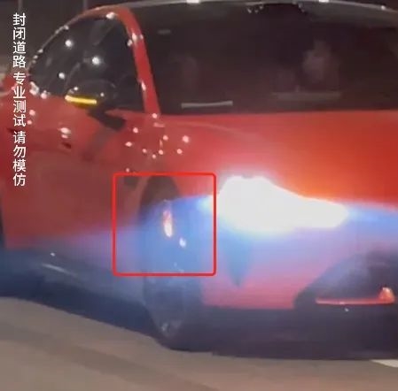六合彩：小米SU7赛道上墙火了！你还真不能怪刹车片