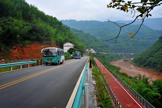 {線上賭場}(公路旅行车)